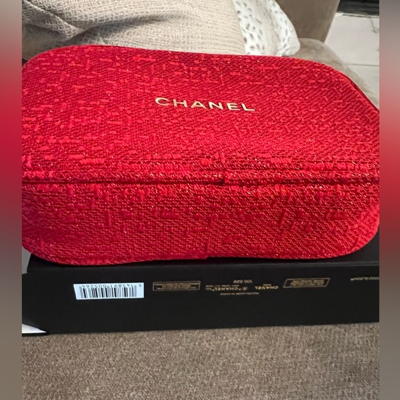 Chanel 2021 Red Beauty Bag - Picture 9 of 16